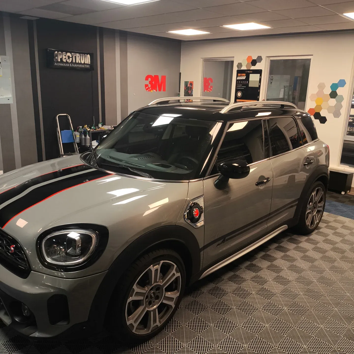 Mini Countryman finalizado dentro do estúdio Spectrum
